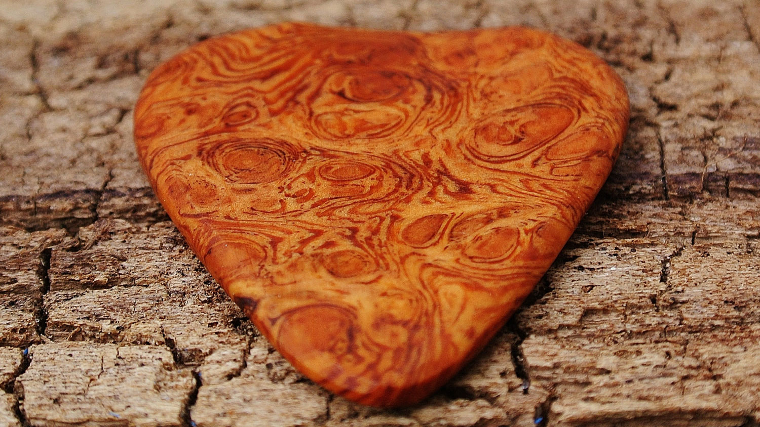 mediator-exotique-pickslays-woodworking-bois